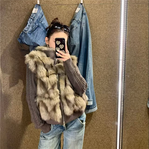 Jacquard Spliced Faux Fox Fur Fabric (2)